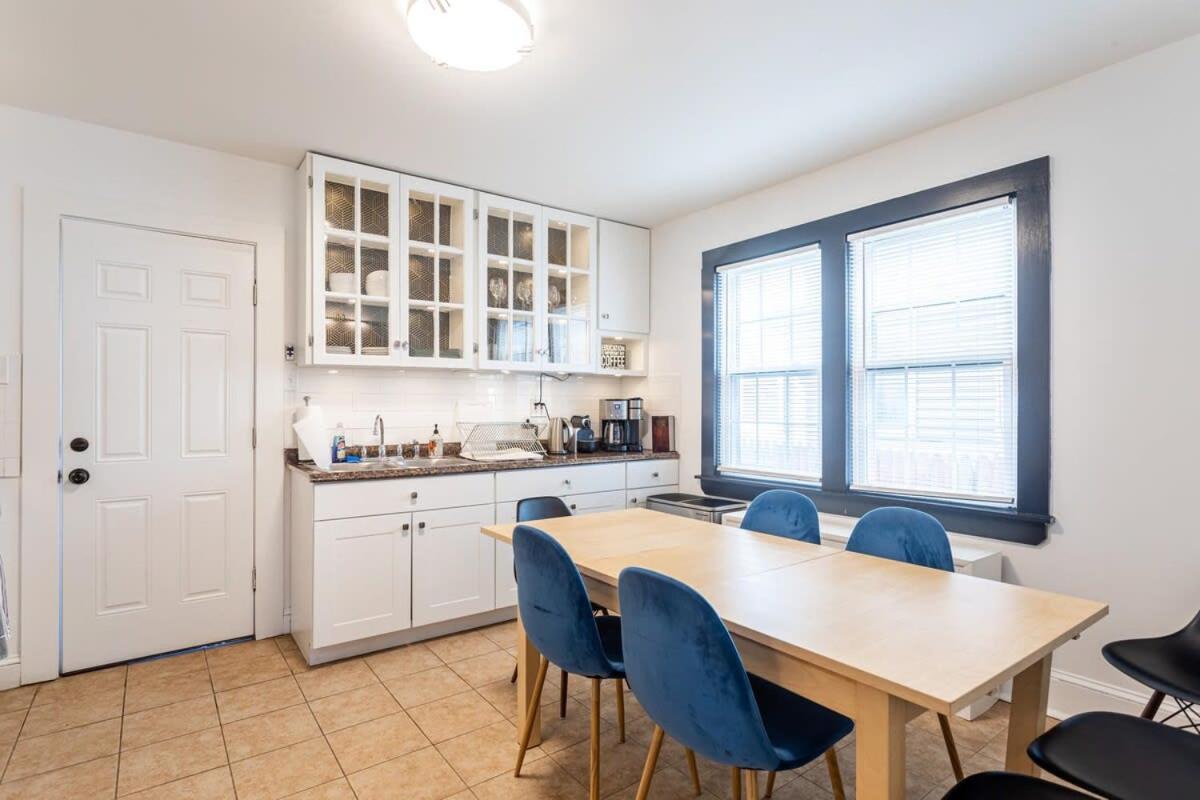 The Blue Sapphire 2Br 2 King Beds & Ample Backyard Apartment บริดจ์พอร์ต ภายนอก รูปภาพ