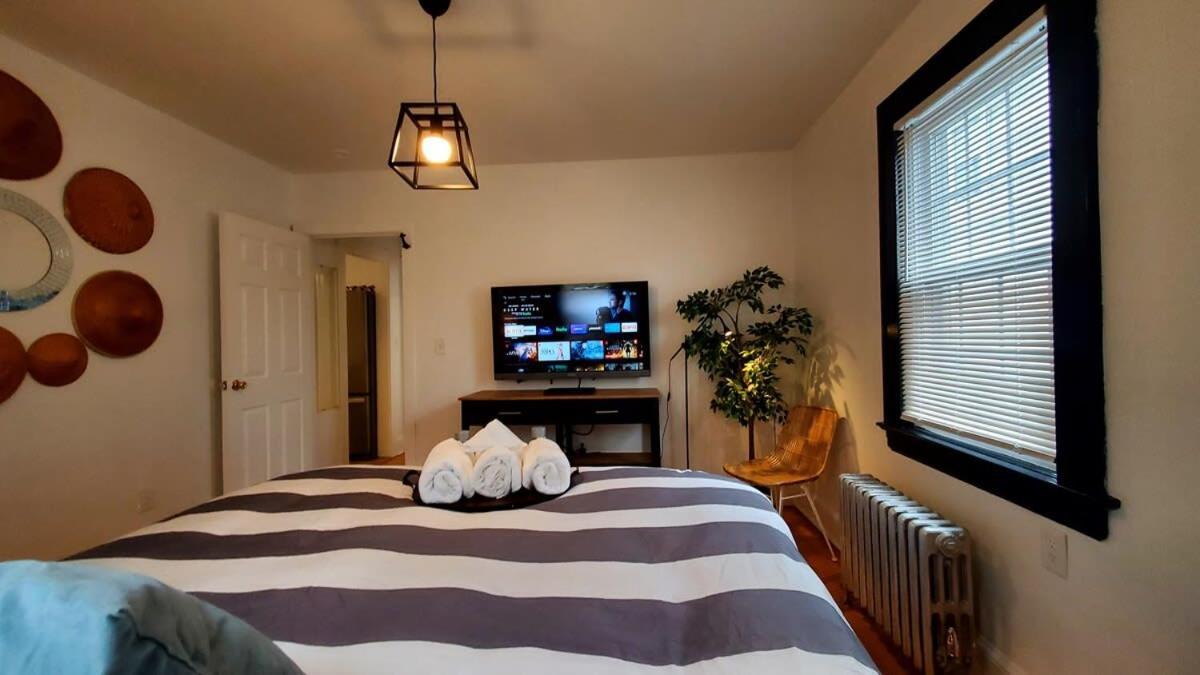 The Blue Sapphire 2Br 2 King Beds & Ample Backyard Apartment บริดจ์พอร์ต ภายนอก รูปภาพ
