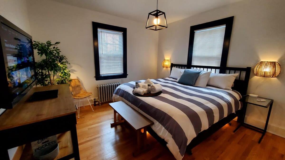 The Blue Sapphire 2Br 2 King Beds & Ample Backyard Apartment บริดจ์พอร์ต ภายนอก รูปภาพ